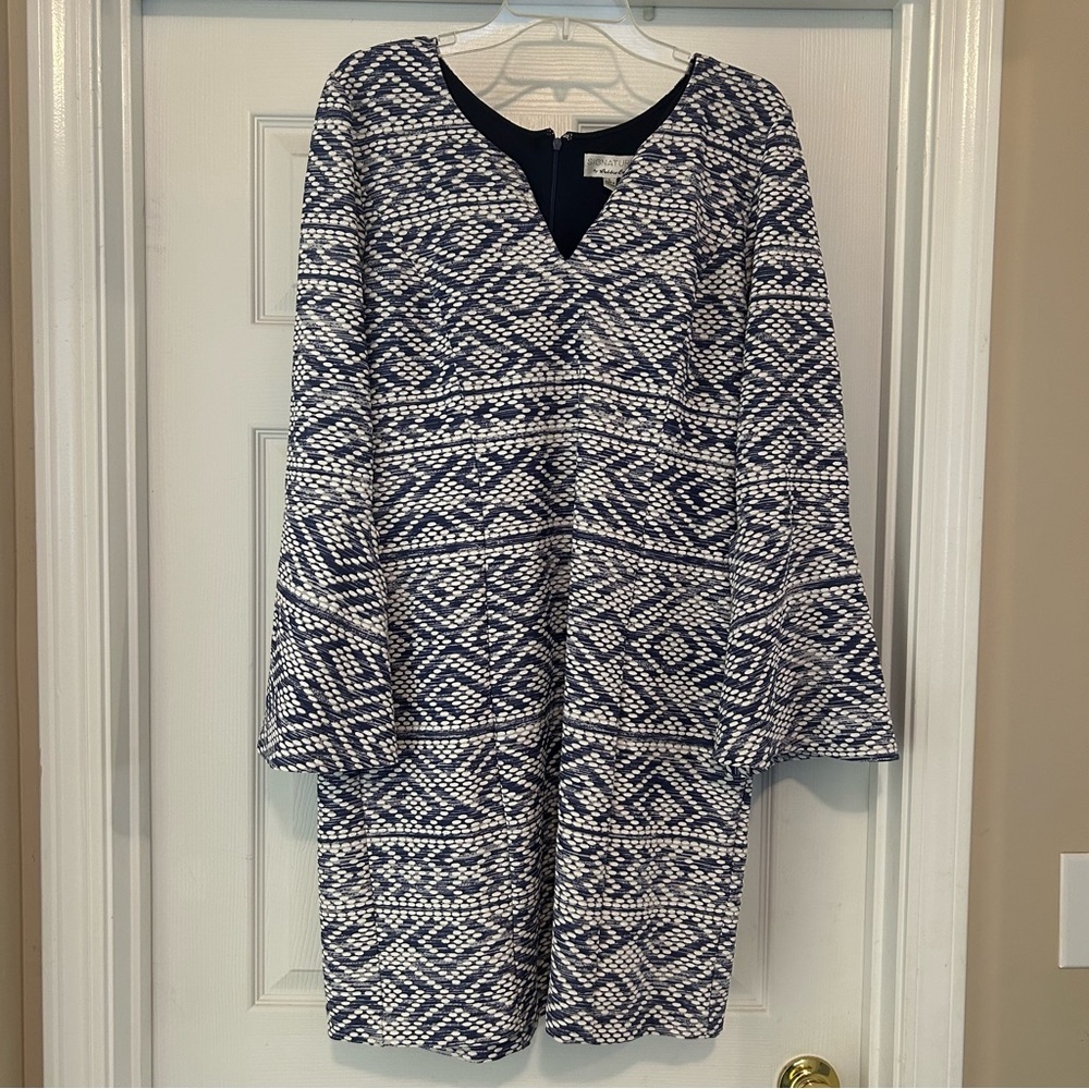 Signature By Robbie Bee Women's Blue White Sheath Dress Size Large Textured